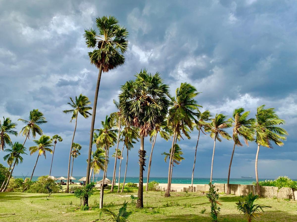 108 Palms Beach Resort Тринкомали Экстерьер фото