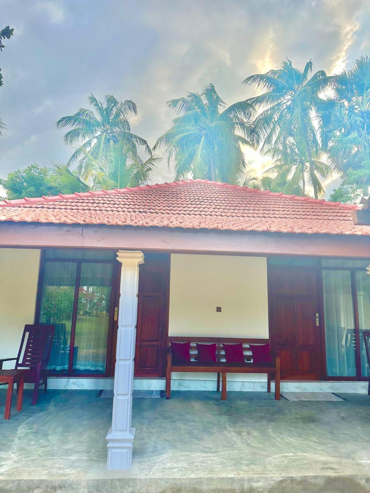 108 Palms Beach Resort Тринкомали Экстерьер фото